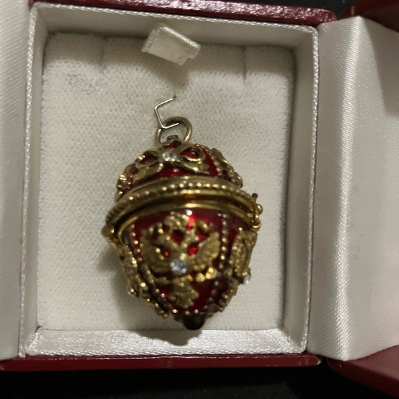Red and gold guilloche enamel egg pendent that opens up . - Picture 3 of 5